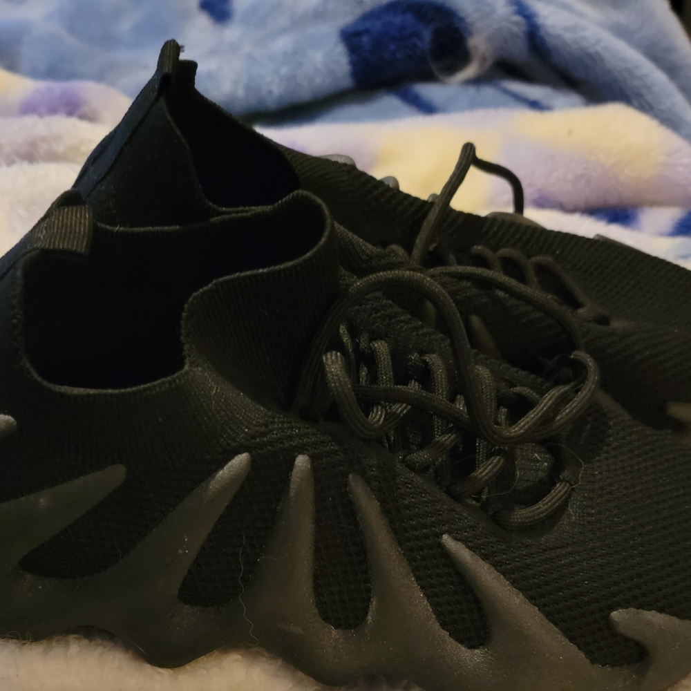 Breathable cross training shoes